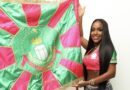 Tainá Sousa visita barracão da Mangueira e confere os preparativos para o desfile