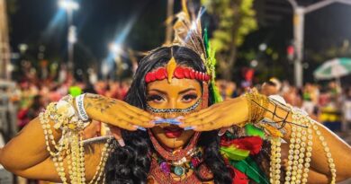 Lili Tudão encarna Iara e encanta ao público da Sapucaí