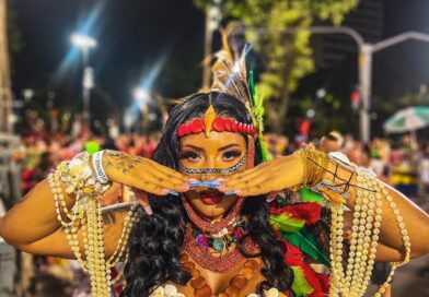 Lili Tudão encarna Iara e encanta ao público da Sapucaí