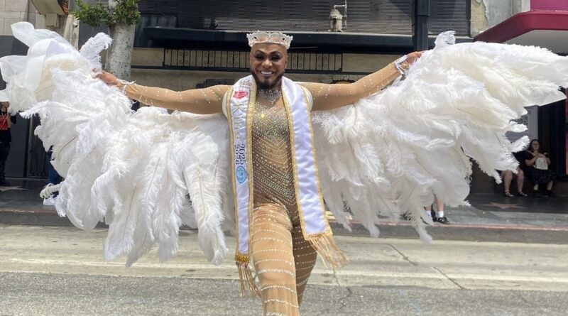 Carlinhos Salgueiro é coroado Rei do Carnaval de Hollywood