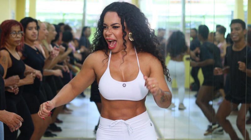 Raissa de Oliveira retoma aulas de dança na ONG após seis anos afastada
