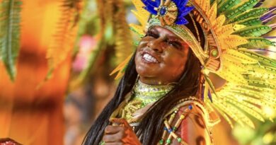 Índia Zurich é a nova rainha de bateria da Vila Santa Tereza