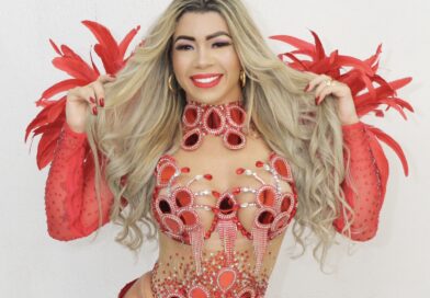 O Porto da Pedra recebe de volta Débora Ribeiro ao posto de musa