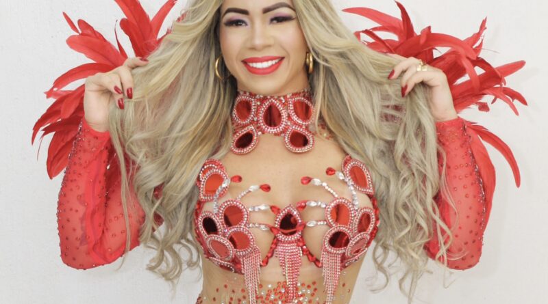 O Porto da Pedra recebe de volta Débora Ribeiro ao posto de musa