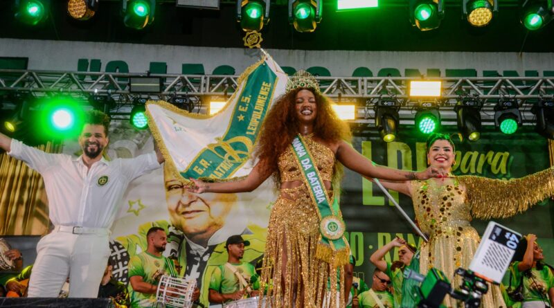 Iza é coroada Rainha de Bateria da Imperatriz Leopoldinense