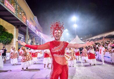 Muso Renny Delmondes celebra chegada na Unidos de Bangu em evento na Cidade do Samba