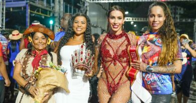 Patrícia Souza é coroada rainha de bateria da Vigário Geral na Sapucaí