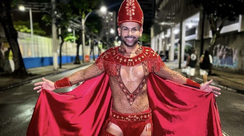 A Força do Papa Negro: Cristiano Amorim exalta a ancestralidade no ensaio técnico da Estácio