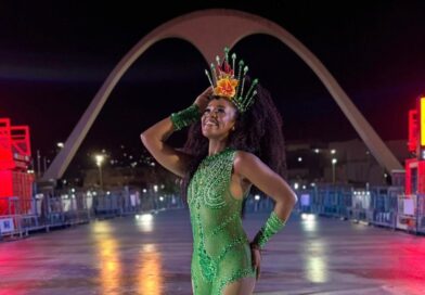 Andressa Fonseca faz sua estreia como Princesa do Império Serrano na Marquês de Sapucaí