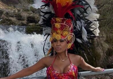 Núbia Siegenthaler retorna ao carnaval carioca e será musa da Unidos da Ponte em 2027