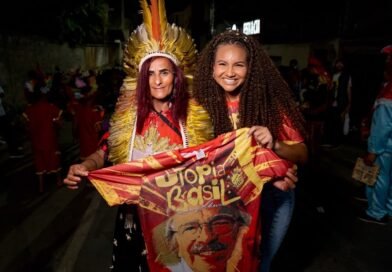 Rayane Dumont visita Montes Claros e mergulha nas tradições que marcaram a infância de Darcy Ribeiro