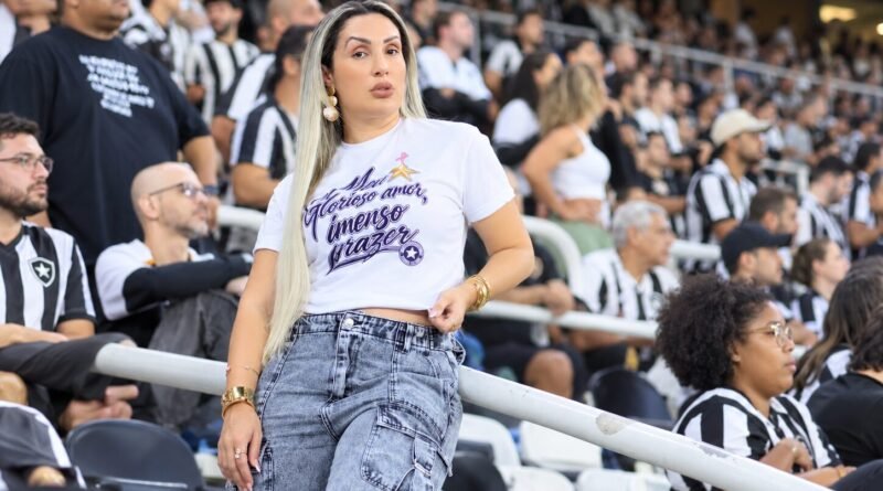 Rainha da Botafogo Samba Clube une força do Outubro Rosa ao enredo sobre o fim da violência contra a mulher